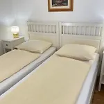 Kunstelj Hiša za goste 3*