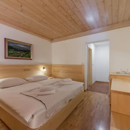 בית הארחה Kunstelj 3*